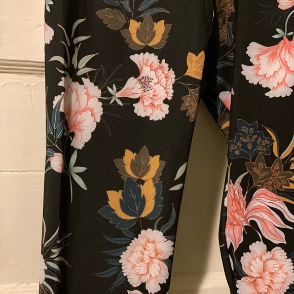 NWT! NEW Onzie high rise floral print midi legging workout pant - Picture 13 of 13